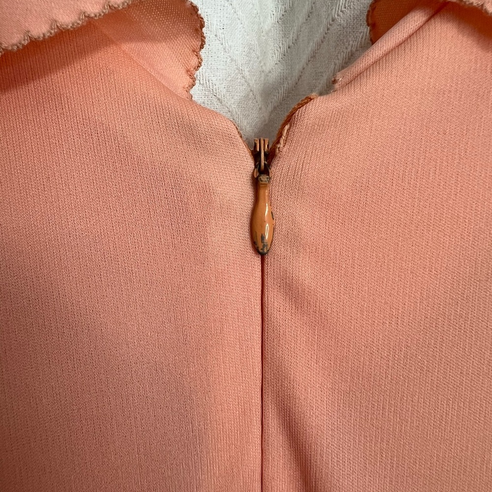 Elegant Vintage Peach Dress with Ruffle Sleeves - Picture 7 of 8